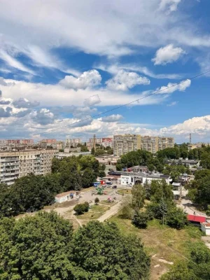 Продам 2х ком квартиру на Тополе!
