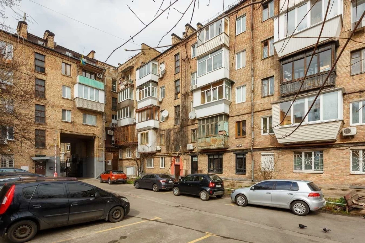 Sale of 2-room apartment 45 m², Gogolevskaya street, 11/39