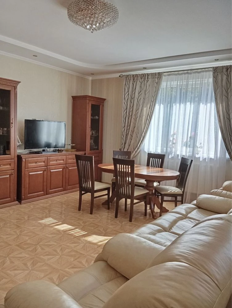 Продаж добротного цегляного будинку