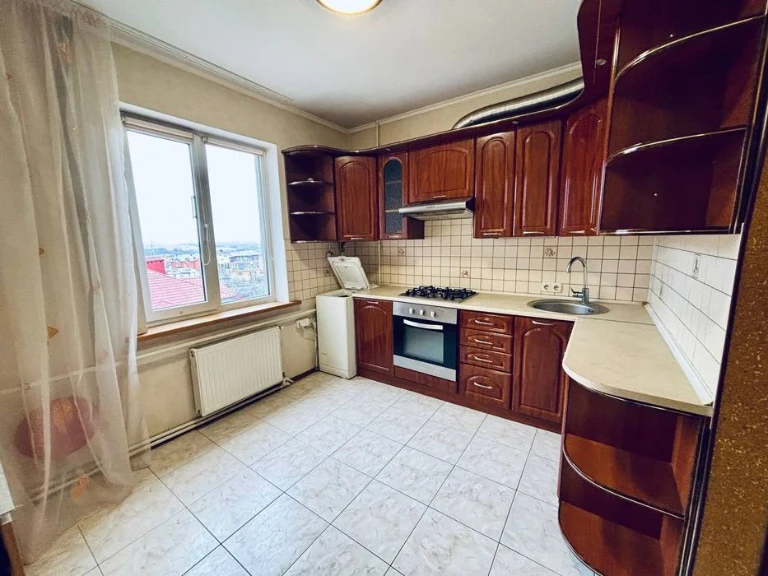 Продам 3кв 83м индивід.опалення 4/9 Ціна 71000₴