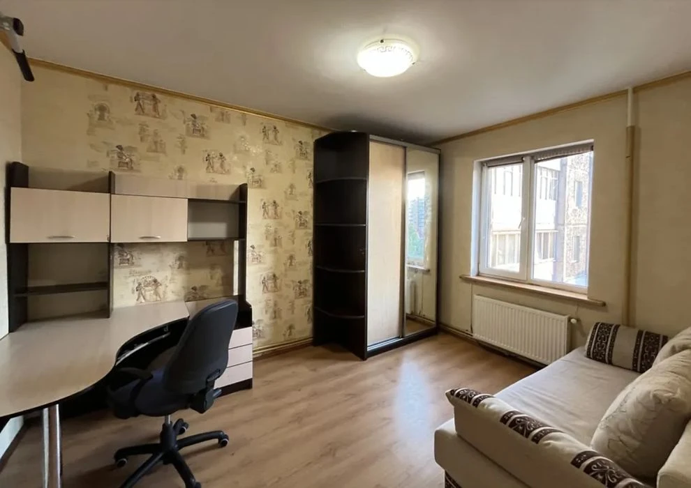 Продам 3кв 83м индивід.опалення 4/9 Ціна 71000₴