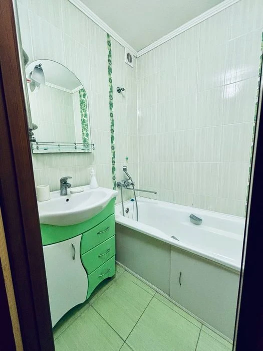 Продам 3кв 83м индивід.опалення 4/9 Ціна 71000₴