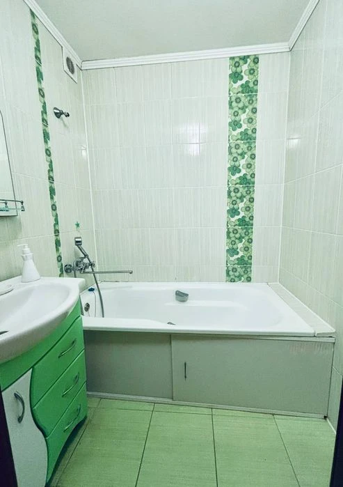 Продам 3кв 83м индивід.опалення 4/9 Ціна 71000₴