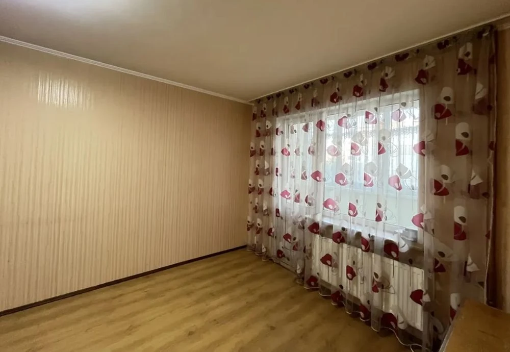 Продам 3кв 83м индивід.опалення 4/9 Ціна 71000₴