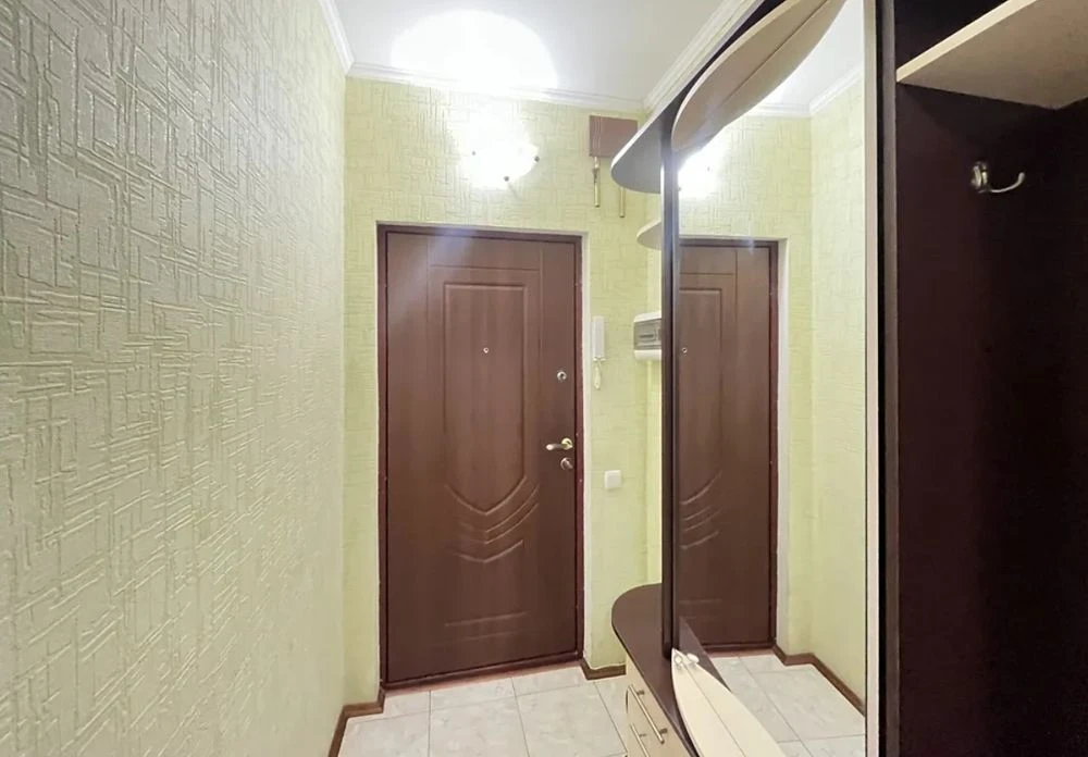 Продам 3кв 83м индивід.опалення 4/9 Ціна 71000₴