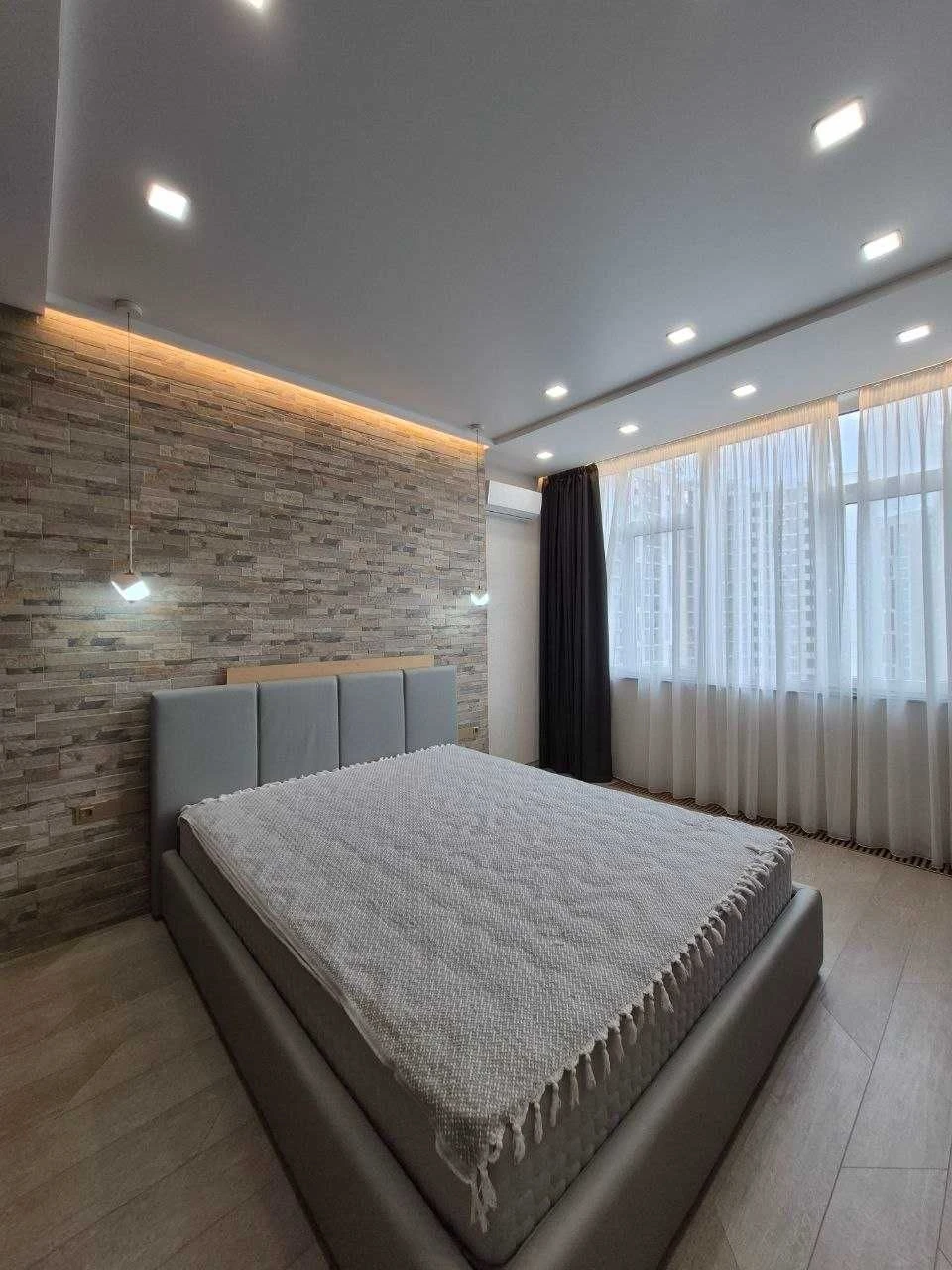 В продаже 2-комнатная квартира. ЖК Фаворит, вид на море. Фон