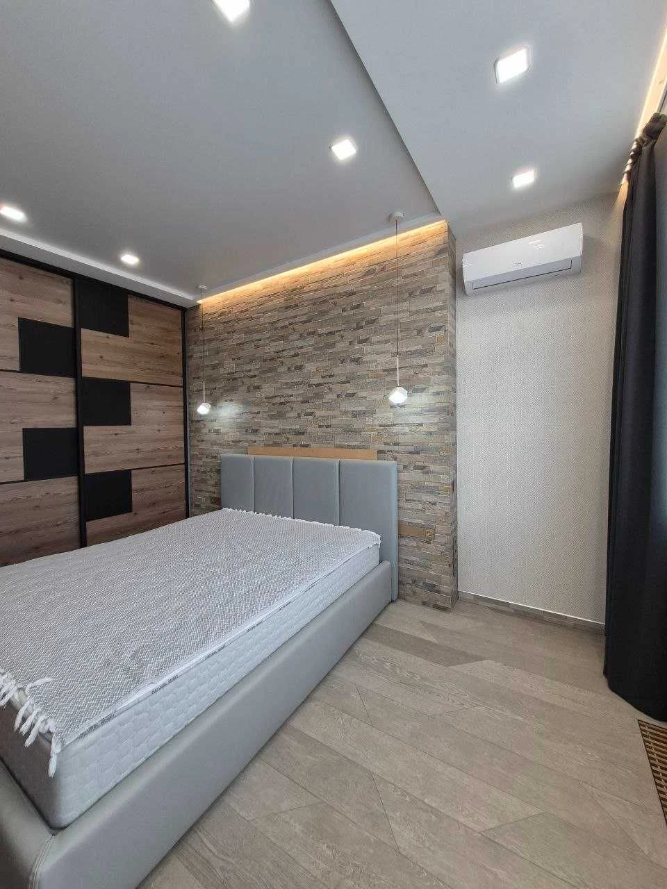 В продаже 2-комнатная квартира. ЖК Фаворит, вид на море. Фон