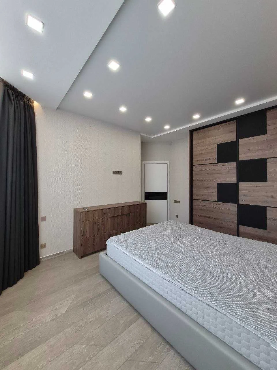 В продаже 2-комнатная квартира. ЖК Фаворит, вид на море. Фон