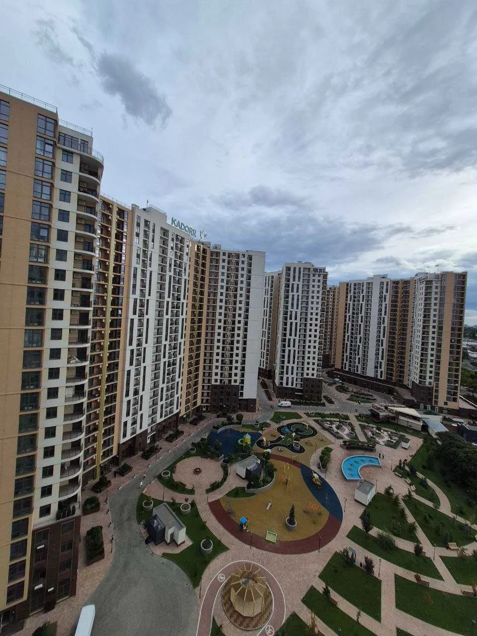 В продаже 2-комнатная квартира. ЖК Фаворит, вид на море. Фон