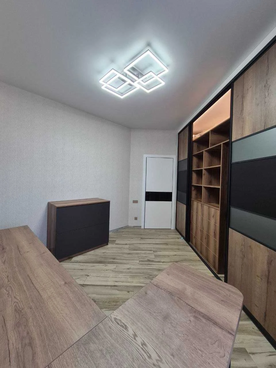 В продаже 2-комнатная квартира. ЖК Фаворит, вид на море. Фон