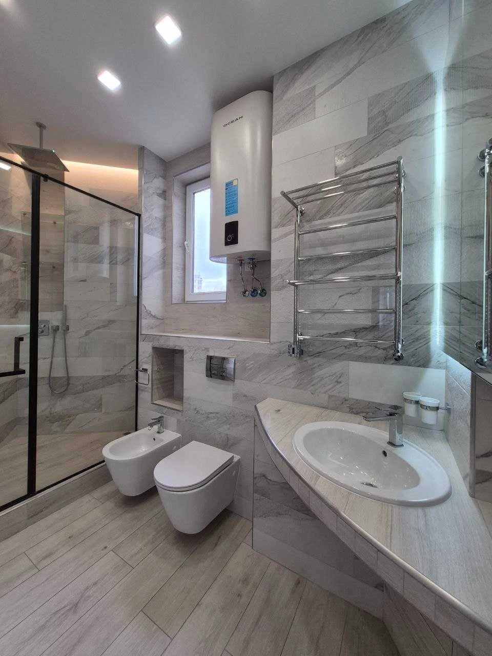 В продаже 2-комнатная квартира. ЖК Фаворит, вид на море. Фон