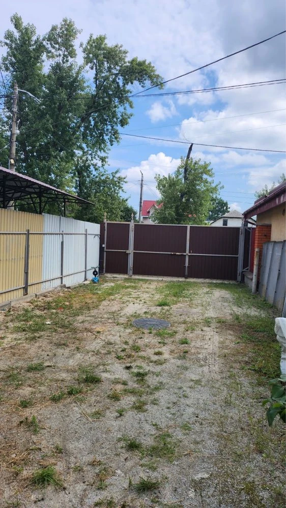 Будинок продається метро Лісова