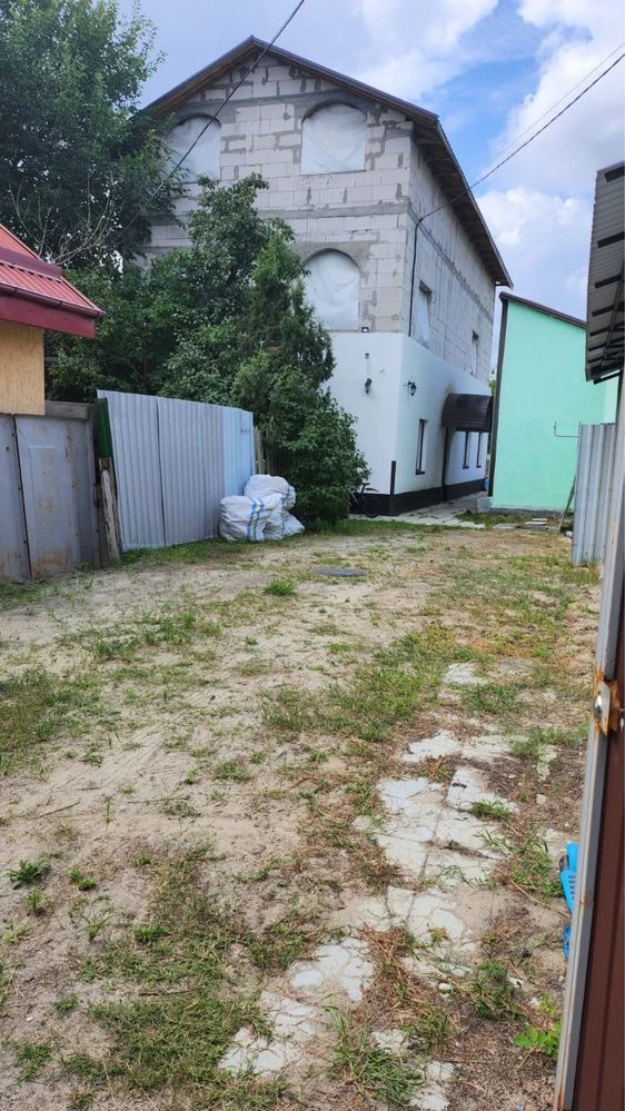 Будинок продається метро Лісова