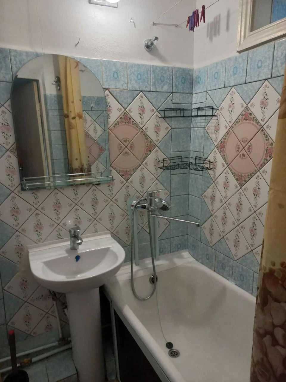 Продаж 2 кім.кв. м. Армійська
