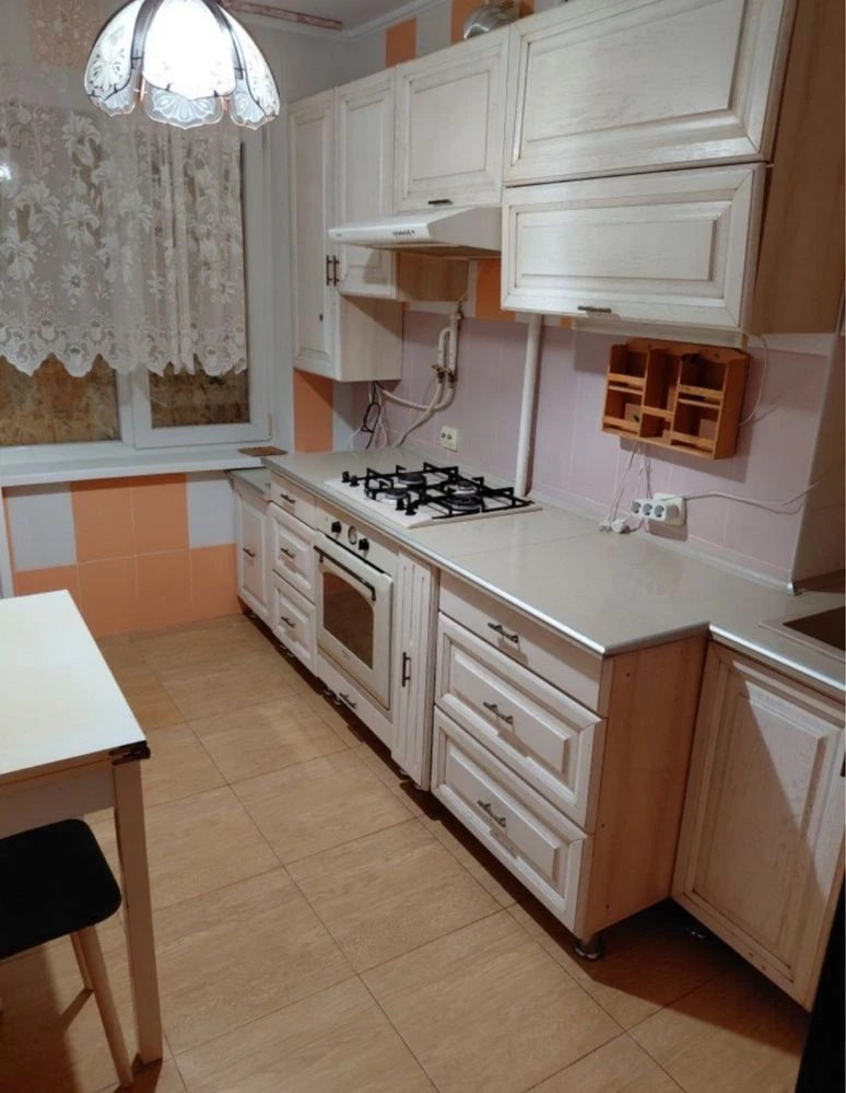 Продаж 2 квартири пл. Перемоги з ремонтом !