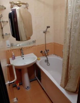 Продаж 2 квартири пл. Перемоги з ремонтом !