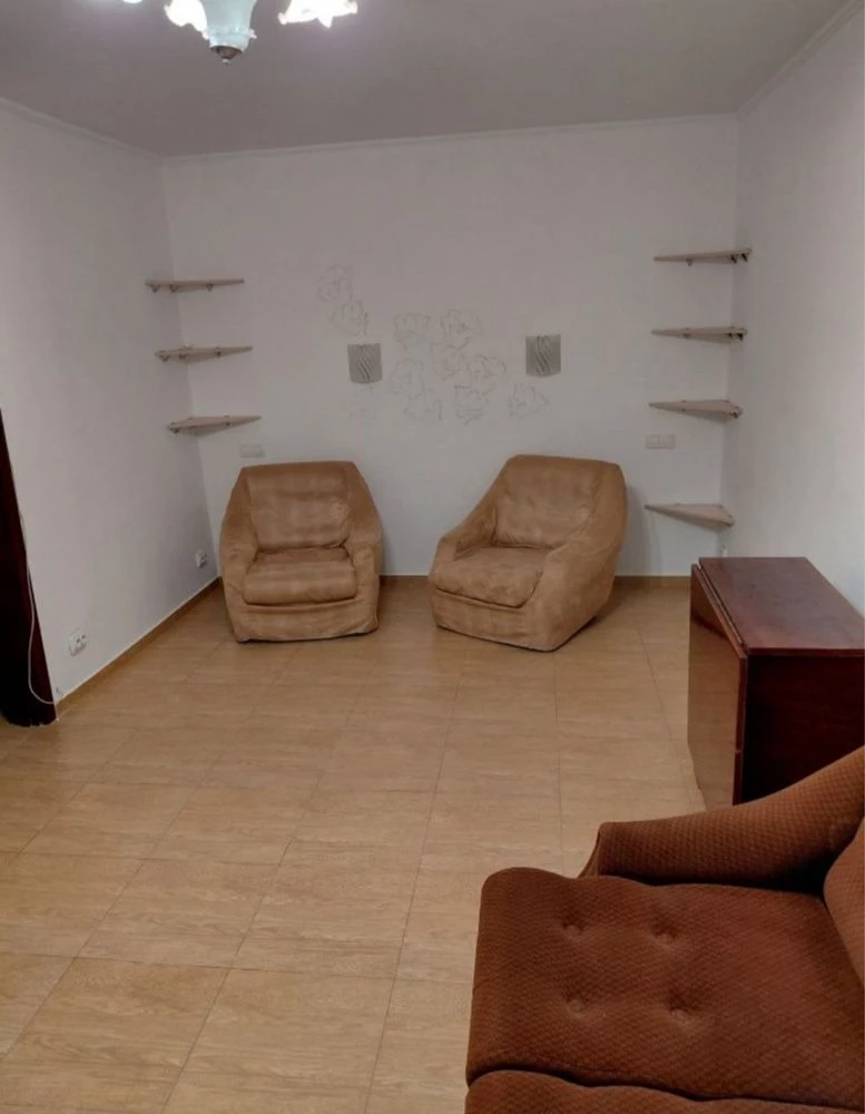 Продаж 2 квартири пл. Перемоги з ремонтом !