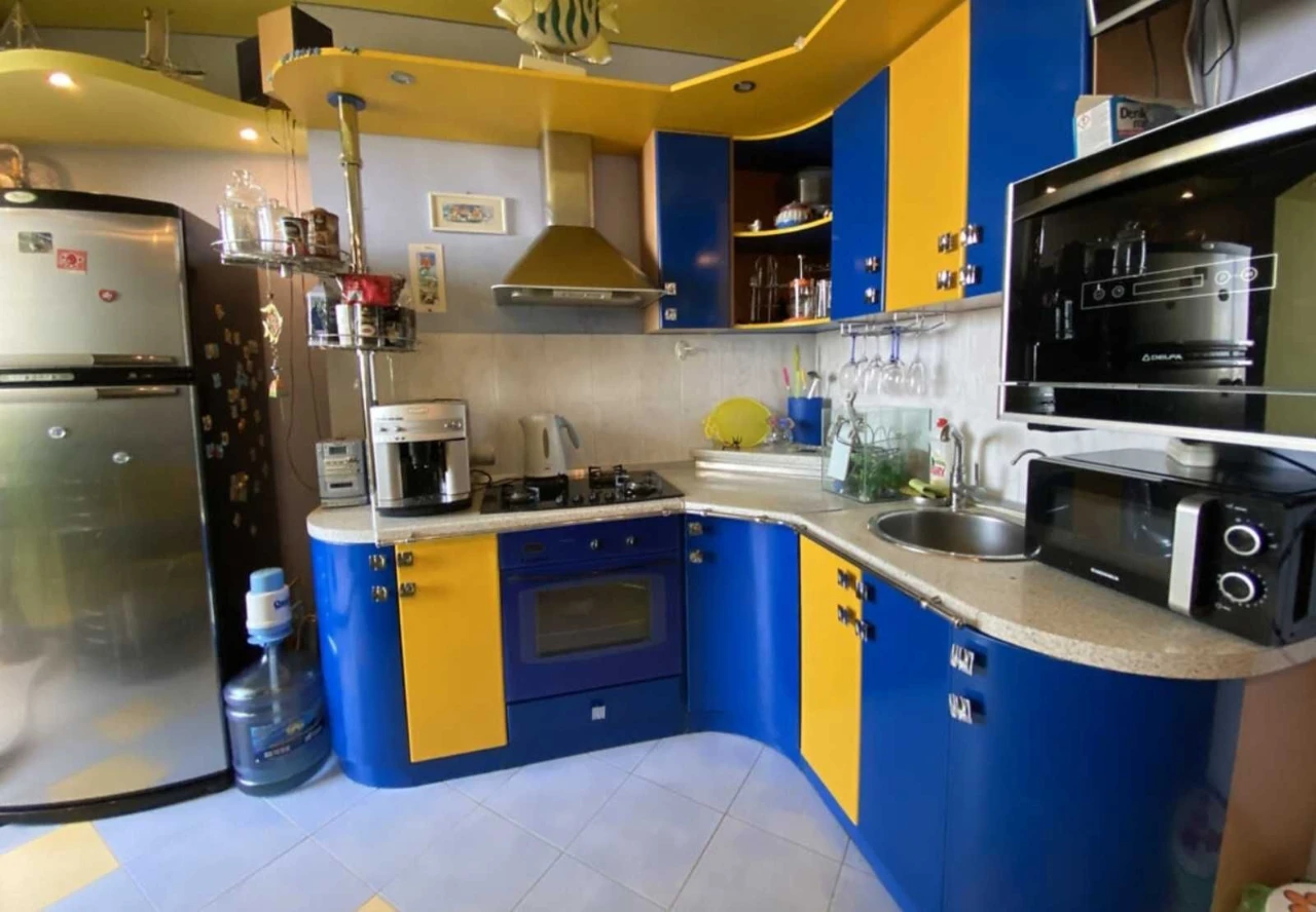 4 кiмн квартира 2 рівня 123м кв з ремонтом Центр