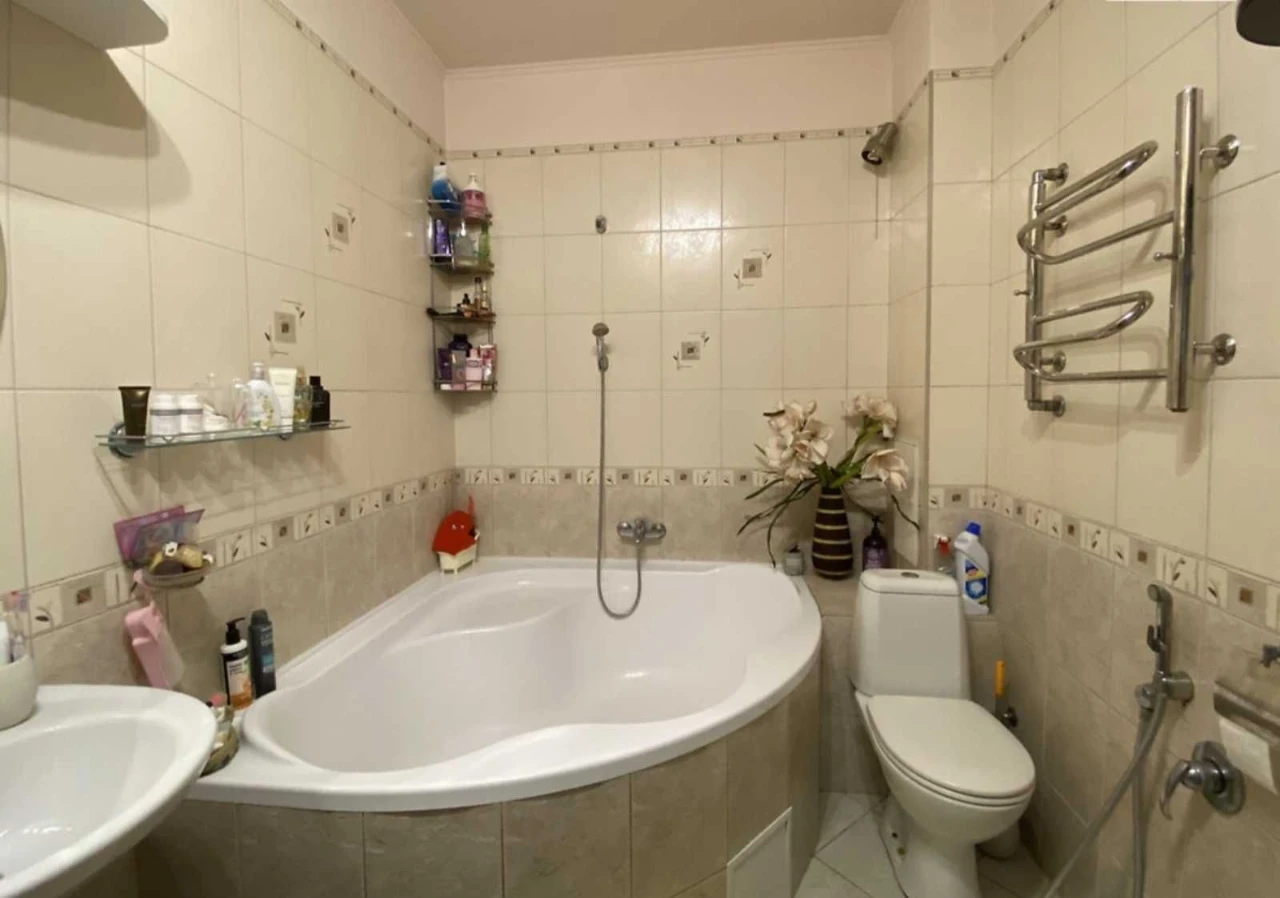 4 кiмн квартира 2 рівня 123м кв з ремонтом Центр
