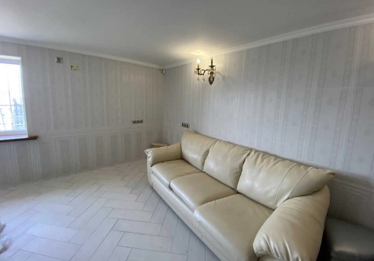 4 кiмн квартира 2 рівня 123м кв з ремонтом Центр