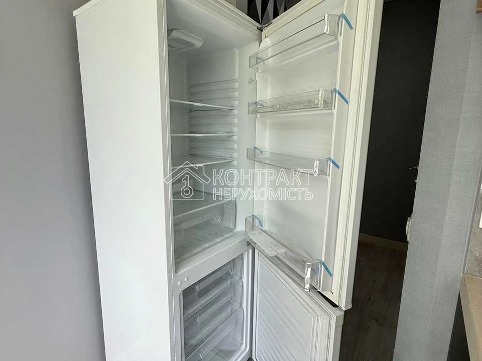 Apartment. Kharkiv, Traktorostudivnyky Ave.