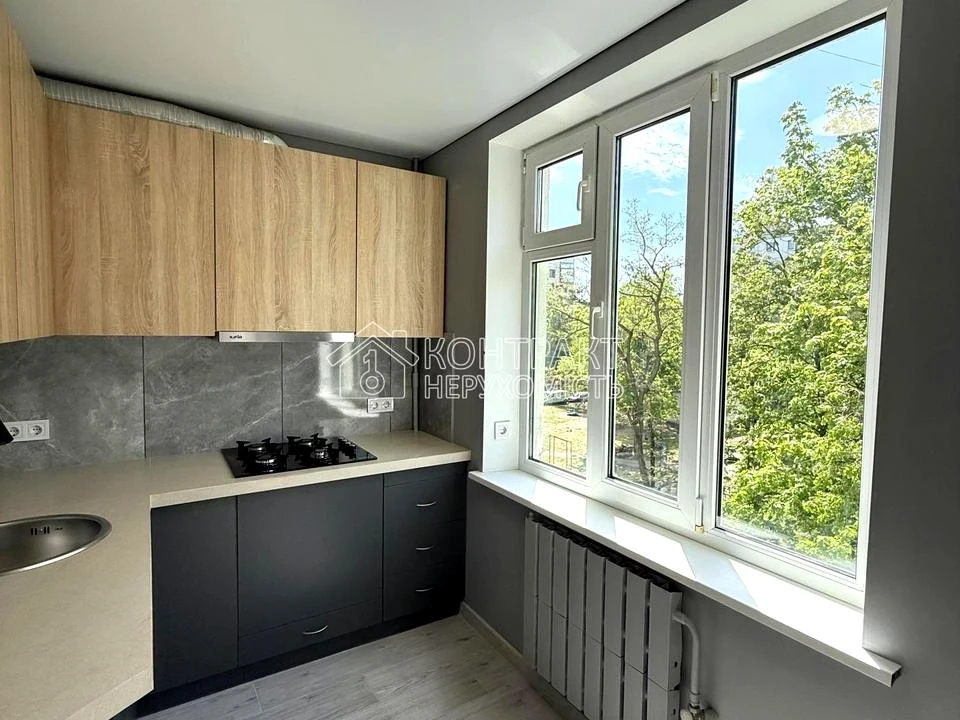 Apartment. Kharkiv, Traktorostudivnyky Ave.