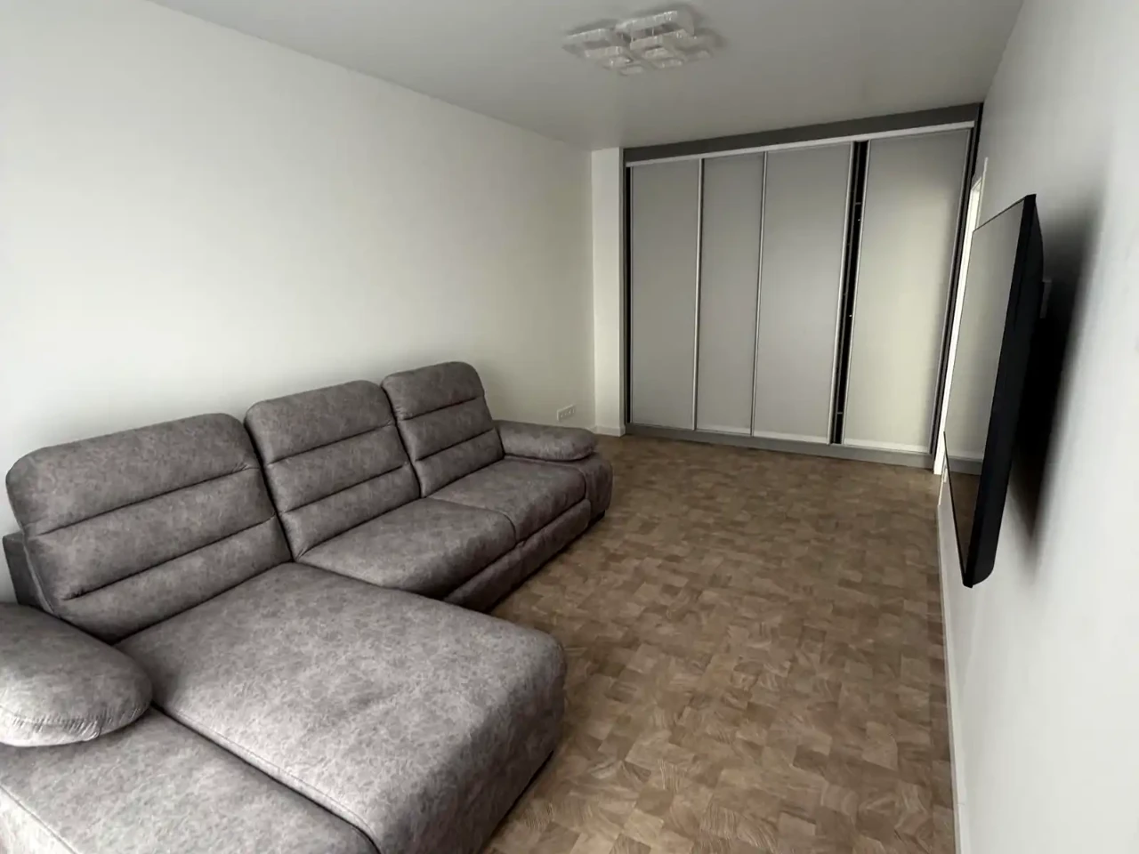 Оренда квартири 1-кімн. 46 м² 9/9 пов.
