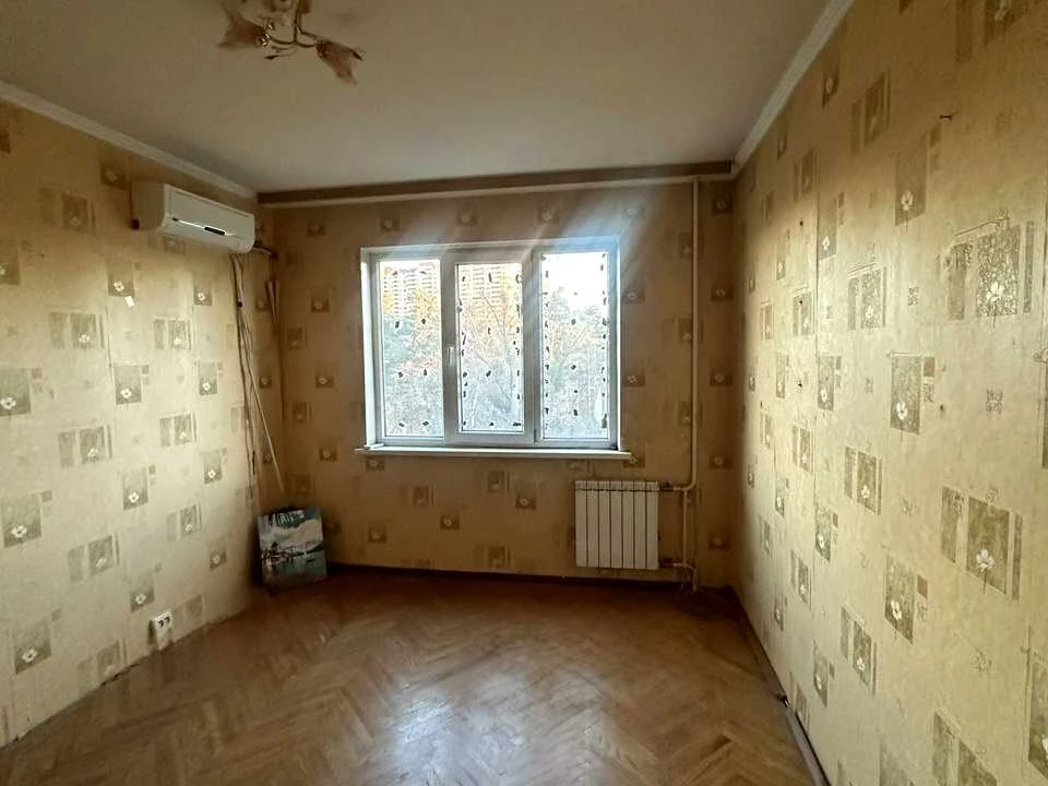 Квартира. Київ, Бориспільська вул.