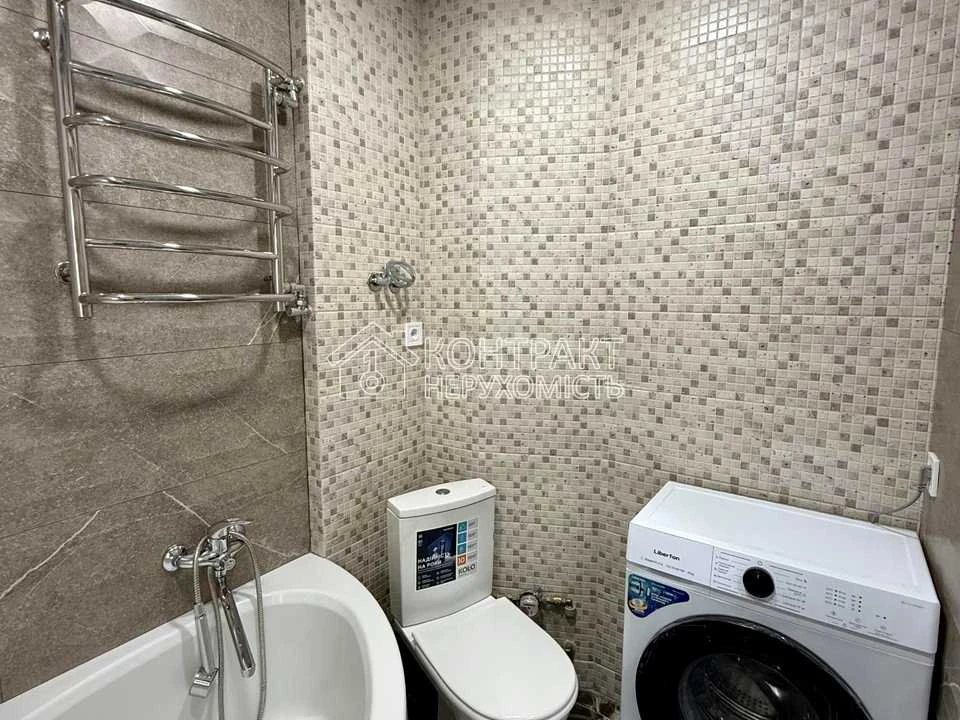 Apartment. Kharkiv, Traktorostudivnyky Ave.