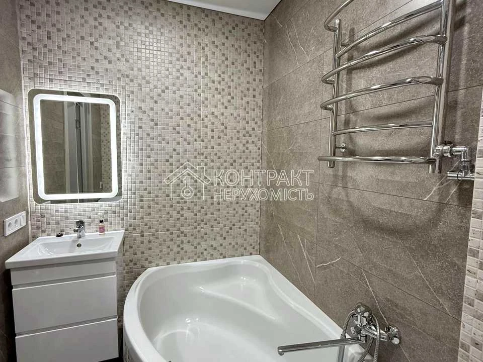 Apartment. Kharkiv, Traktorostudivnyky Ave.