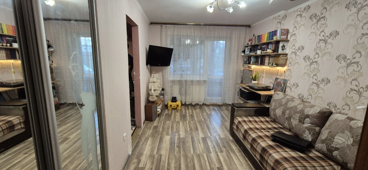 Продаж 2 кімнатної квартири Окружна