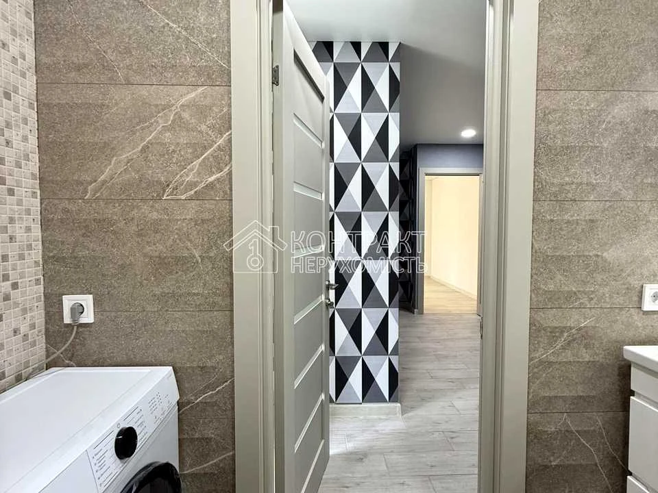 Apartment. Kharkiv, Traktorostudivnyky Ave.