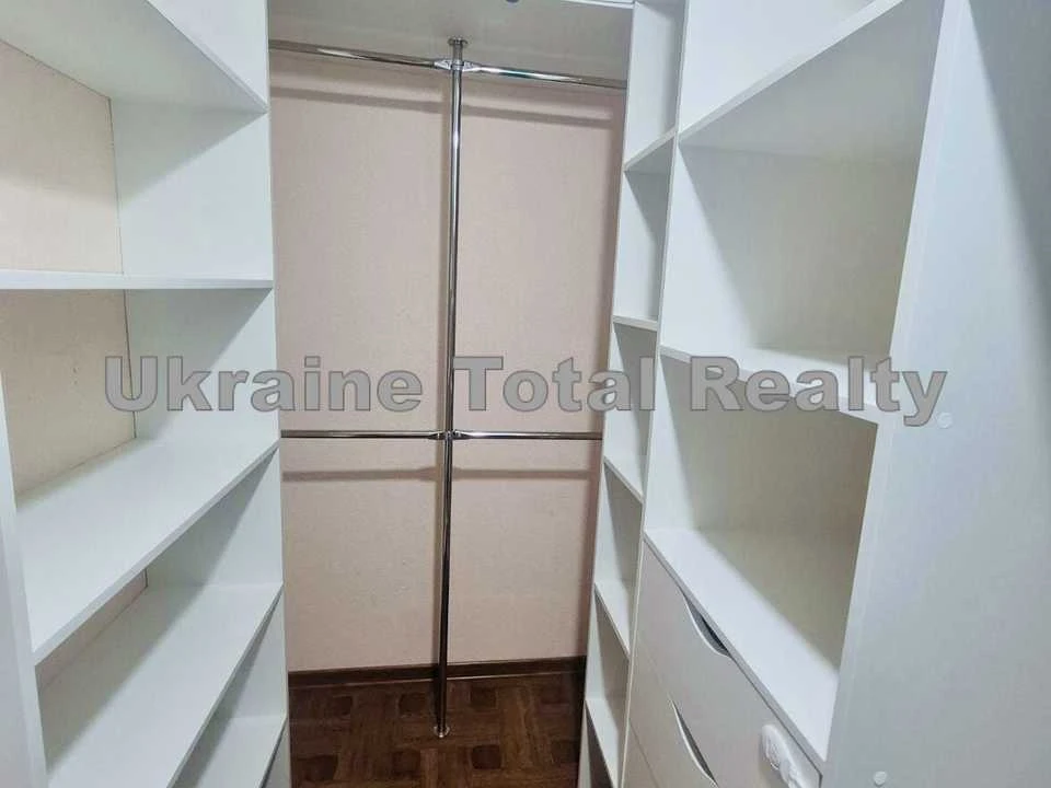 Квартира. Київ, Ревуцького вул.
