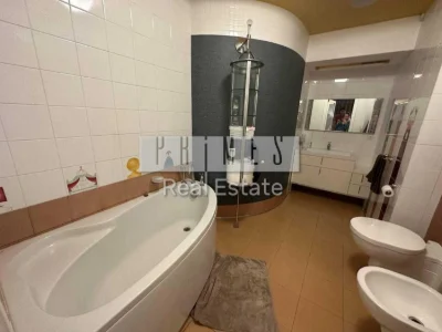 Продаж дворівневої 6к квартири, бул. Шевченка Тараса 11, Цен