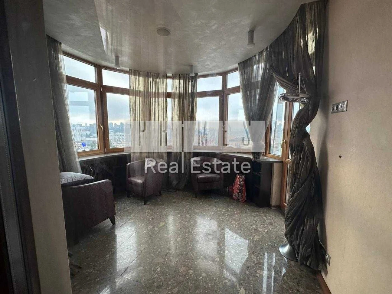 Продаж дворівневої 6к квартири, бул. Шевченка Тараса 11, Цен