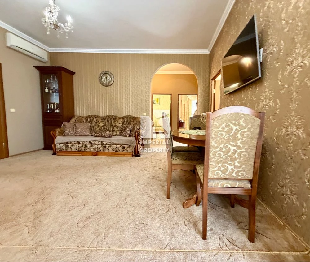 Продаж просторої квартири на набережній — 90 м² комфорту та
