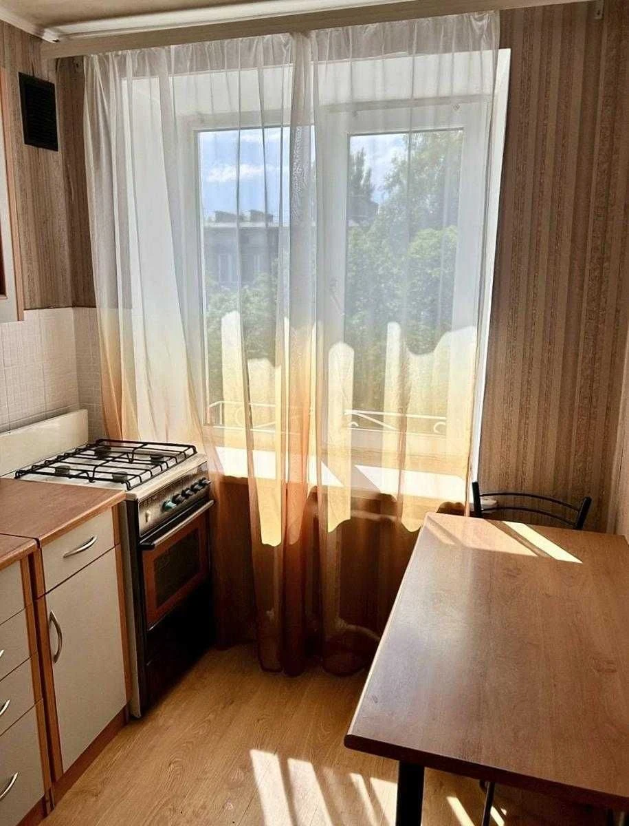 В продажу 1-кімнатна квартира 24 м2 "заходь-живи" на Захисни