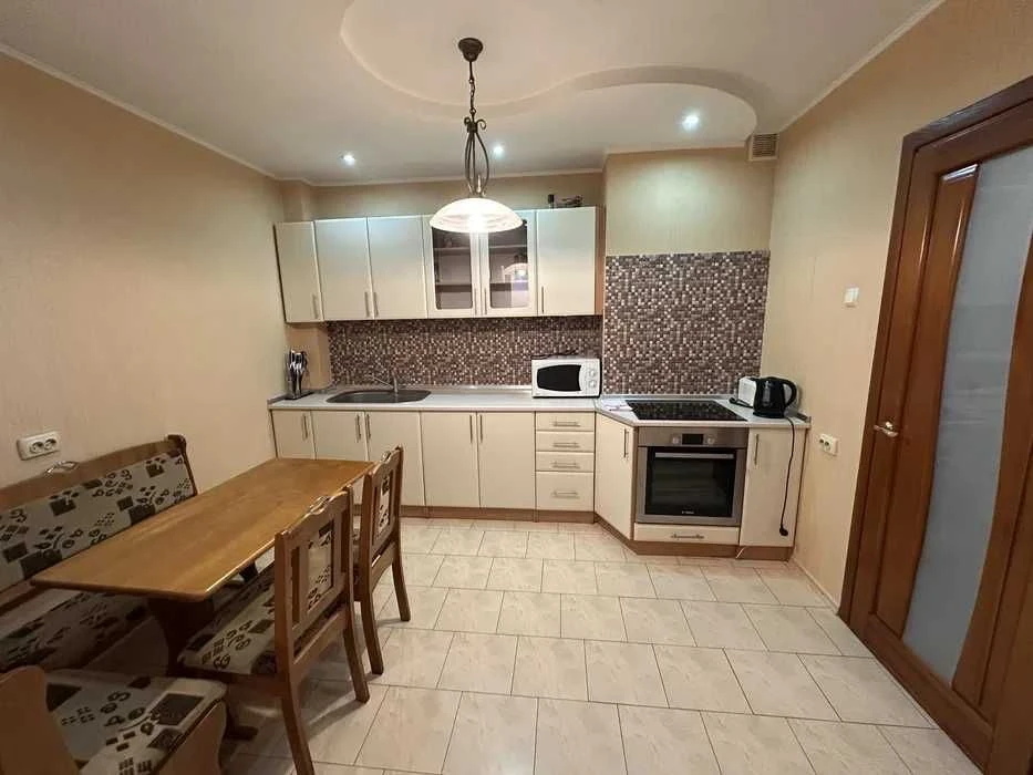 2-кімнатна квартира на Таїрова 53 м²  15 поверх  Якісний рем