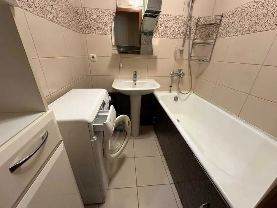 2-кімнатна квартира на Таїрова 53 м²  15 поверх  Якісний рем