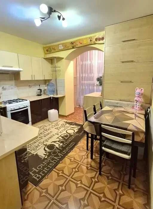 Продається 2 кім.квартира в НОВОБУДОВІ,на 5 поверсі,з меблям