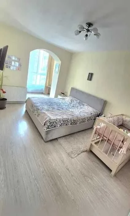 Продається 2 кім.квартира в НОВОБУДОВІ,на 5 поверсі,з меблям
