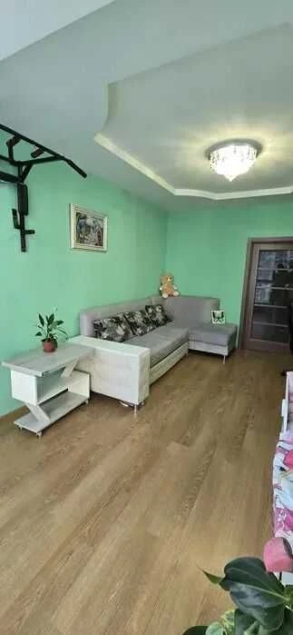 Продається 2 кім.квартира в НОВОБУДОВІ,на 5 поверсі,з меблям