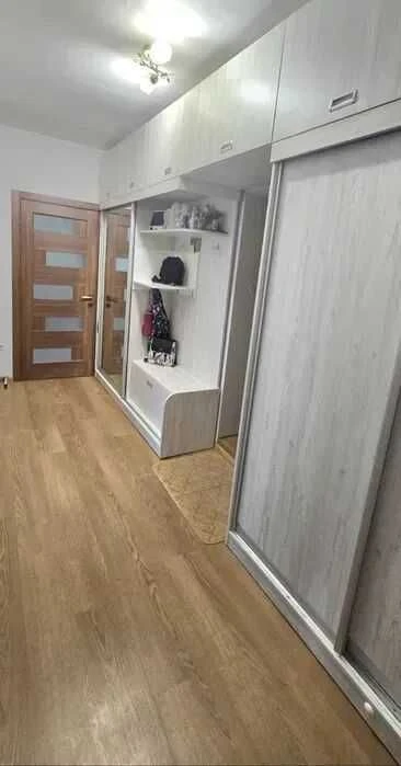 Продається 2 кім.квартира в НОВОБУДОВІ,на 5 поверсі,з меблям