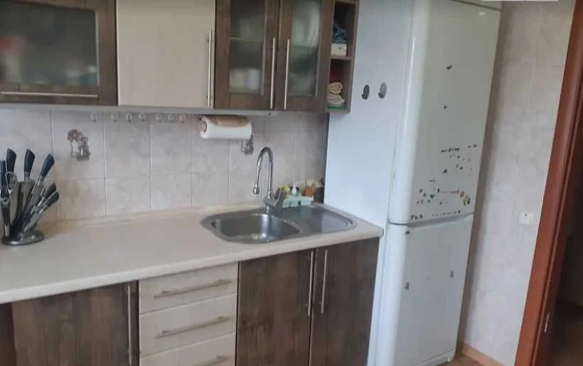 Продам 1к квартиру улучшенка 43кв.м пер.Пластичный , парк Юн