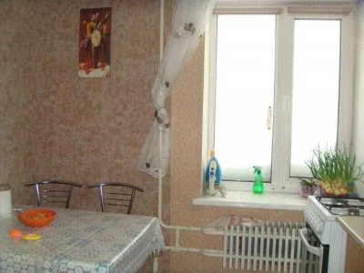Продам 1 к кв метро Вокзальна 5 хв