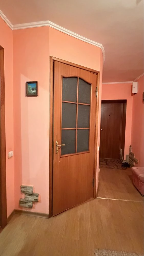 Продам 3х кімнатну квартиру переплановану у 2 кімнатну по ву