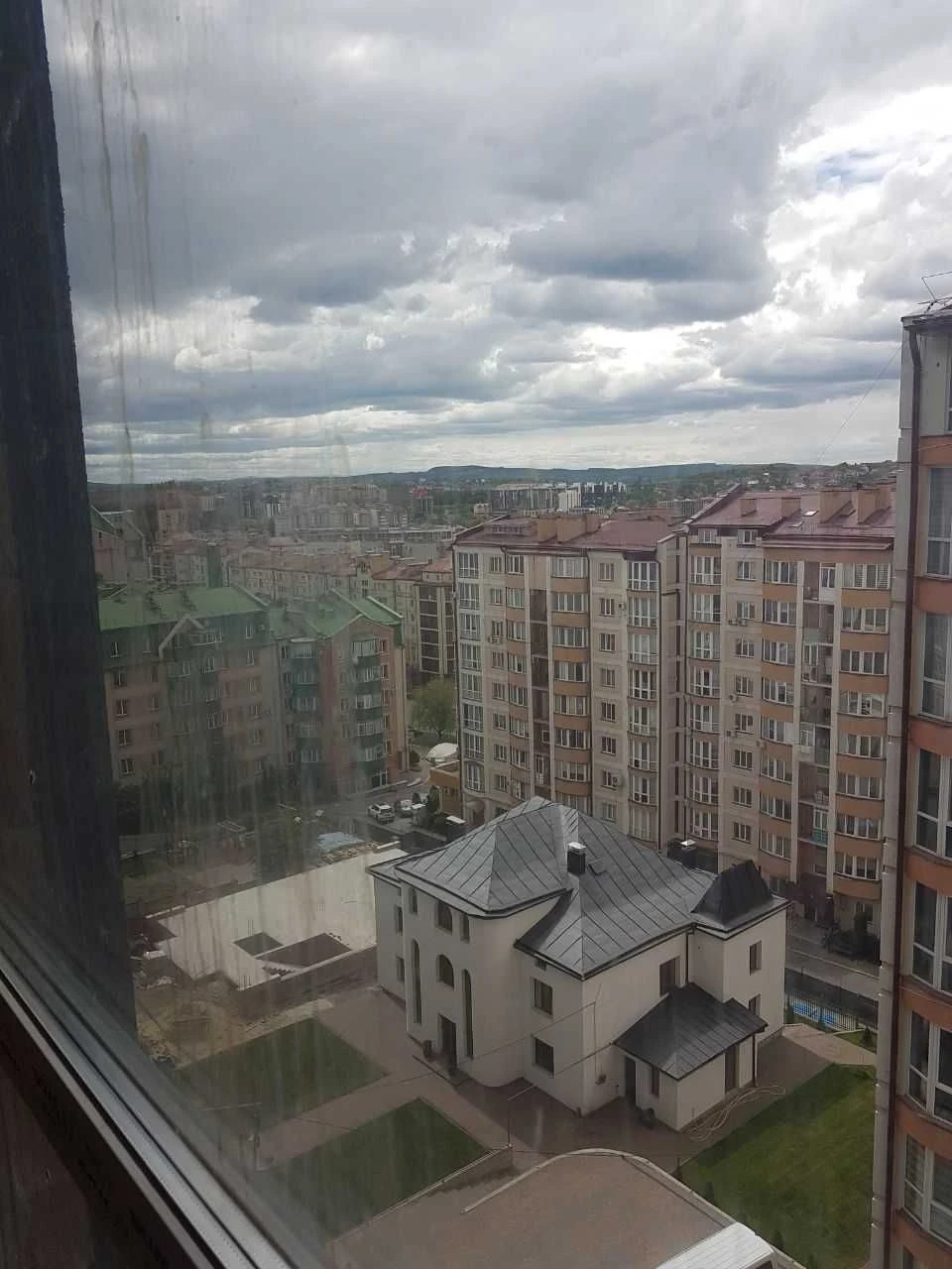 1000$/м2. 1 кімн.новобуд 56.8м2. р-н Майдану, вул Щербанюка7