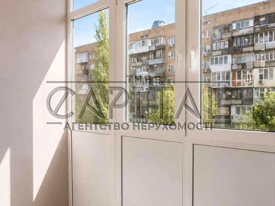 Квартира. Киев, Саперное поле ул.