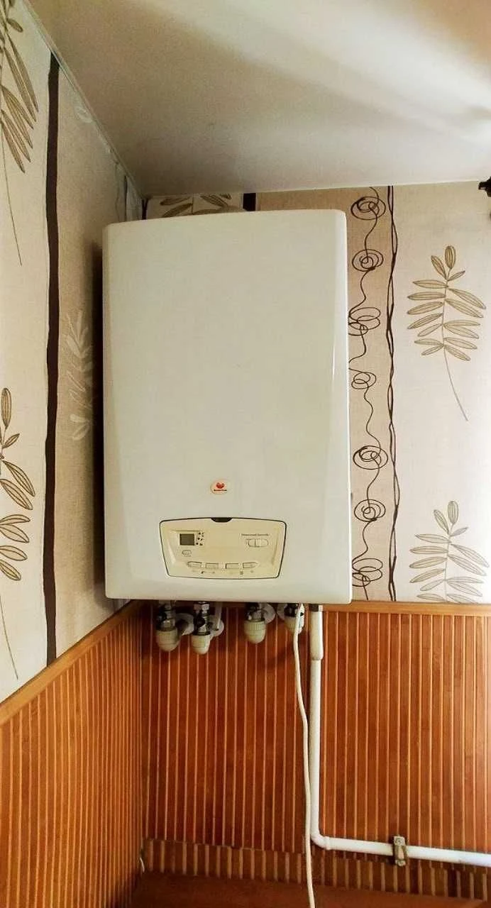 Трикімнатна квартира з Автономним Газовим Опаленням на ж/м Ч