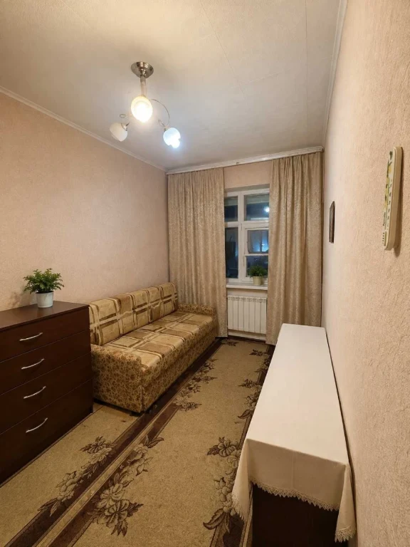 3ка р-н 700річча, вул Сінна  65м2